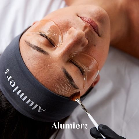 Glow Chemical Peel Face, Neck &. Décolleté (90 min)