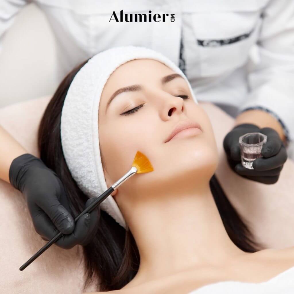 Renew 30 Chemical Peel Face, Neck & Décolleté (90 min)
