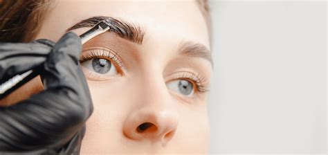 Eyebrow Shaping - Tinting & Waxing & Tweezing (55 min)